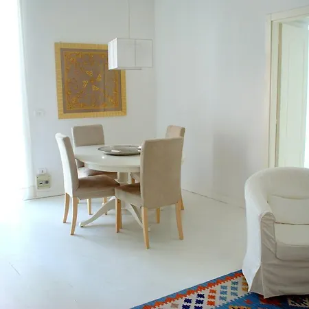 Relais Piazza Dei Martiri 4*