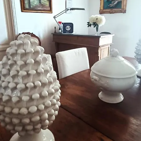 Oda ve Kahvaltı Relais Piazza Dei Martiri Napoli