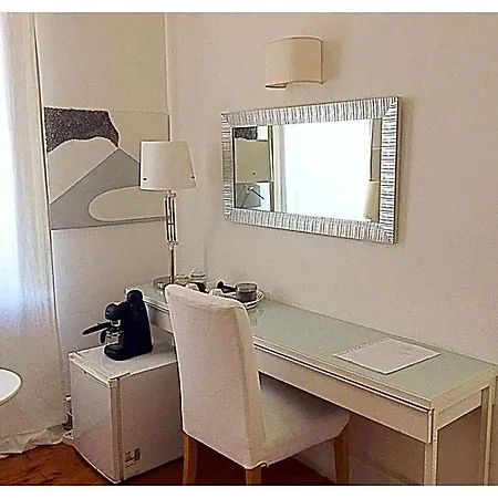 Relais Piazza Dei Martiri Bed & Breakfast