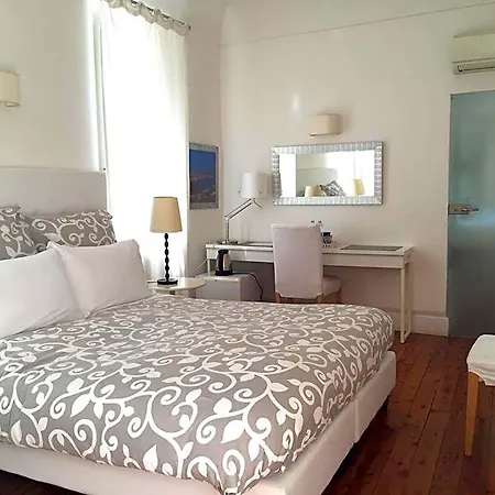 Relais Piazza Dei Martiri 4*
