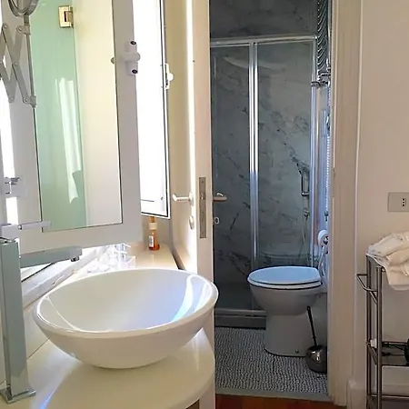 Oda ve Kahvaltı Relais Piazza Dei Martiri Napoli
