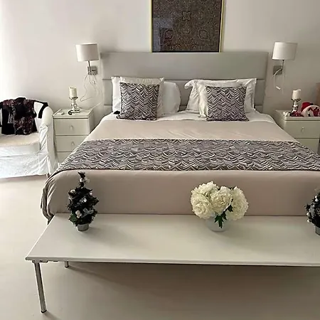 Relais Piazza Dei Martiri 4*