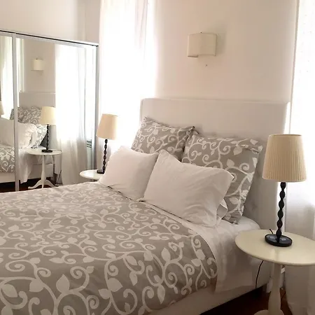 فندق مبيت وإفطار Relais Piazza Dei Martiri 4*