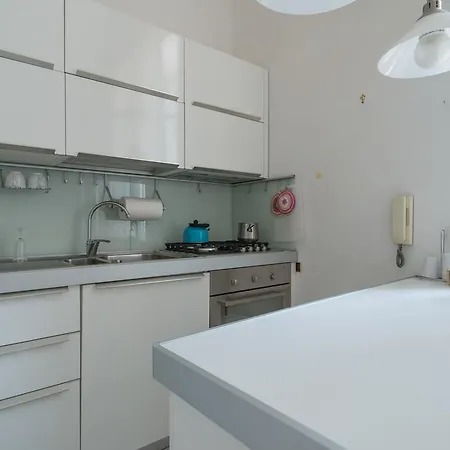 Oda ve Kahvaltı Relais Piazza Dei Martiri Napoli