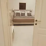 Relais Piazza Dei Martiri Bed & Breakfast 4*
