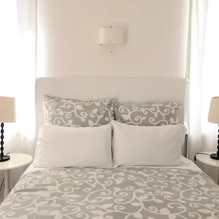 Relais Piazza Dei Martiri Νάπολη