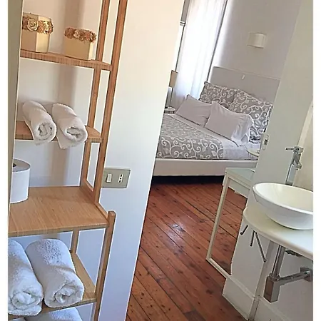 Relais Piazza Dei Martiri Bed and Breakfast